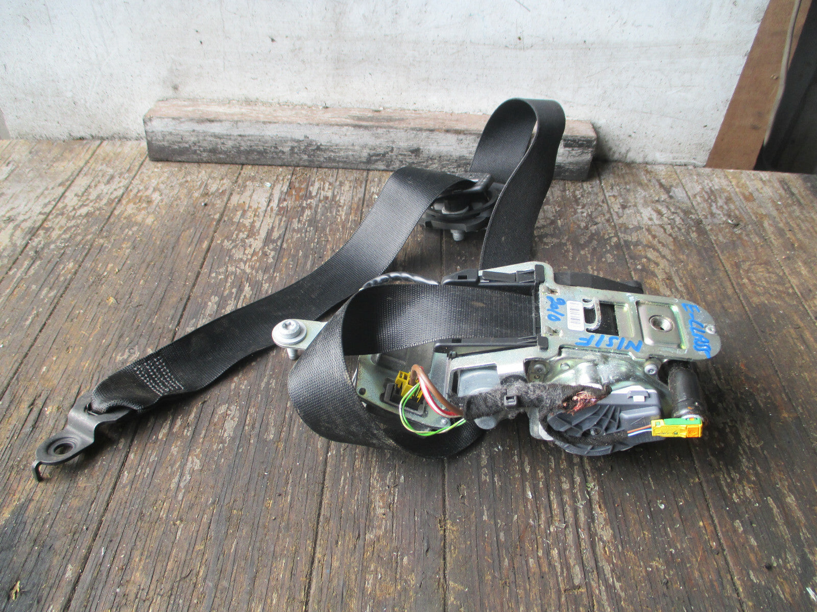 MERCEDES BENZ E CLASS W212 2010 NSF PASSENGER SIDE FRONT SEAT BELT 610902000