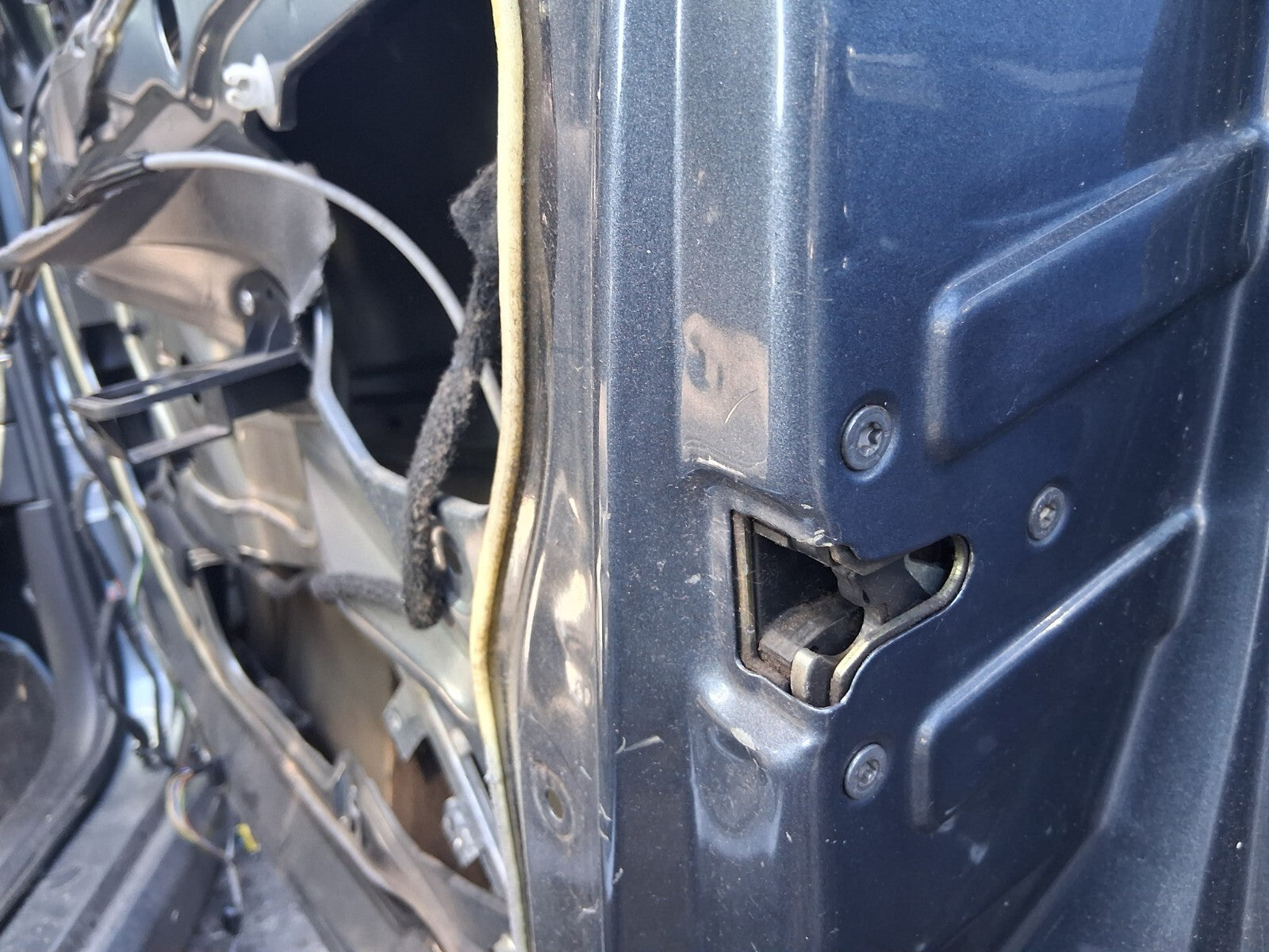2006 PEUGEOT 307 OSF DRIVER SIDE FRONT COMPLETE DOOR IRON GREY METALLIC EZWD