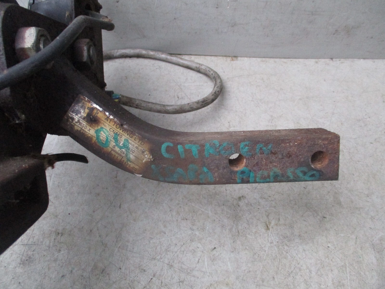 2004 CITROEN XSARA PICASSO REAR METAL TOW BAR WITH ELECTRICS