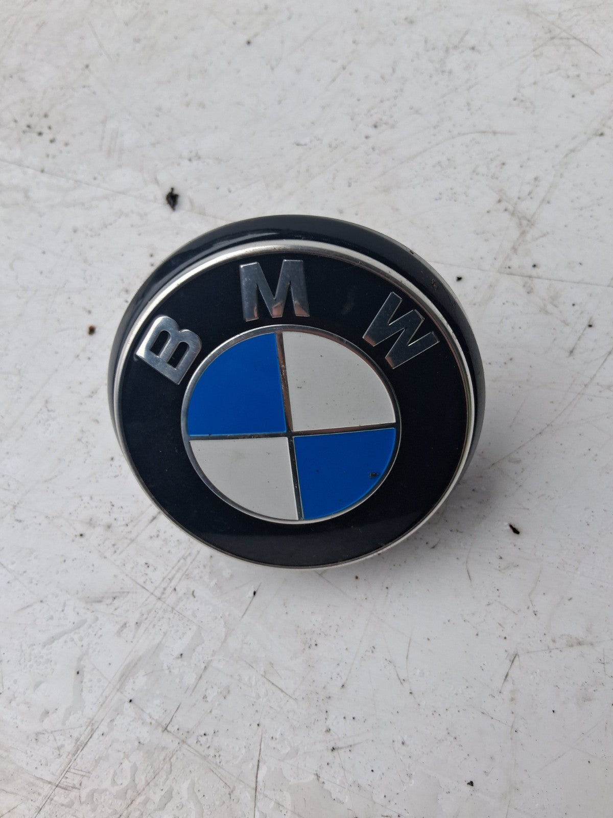 2024 BMW 2 SERIES F44 REAR MANUFACTURER BADGE EMBLEM 8118707