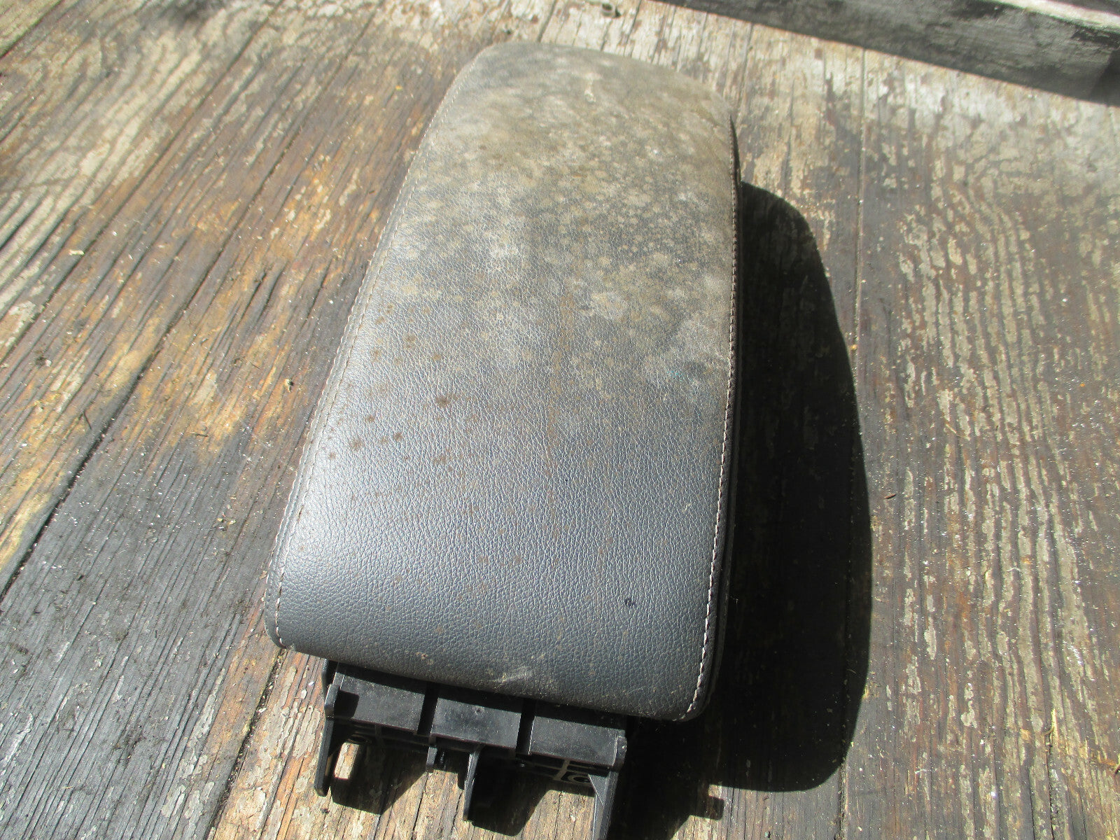 RENAULT LAGUNA MK3 2008 CENTRE CONSOLE ARM REST PLASTIC