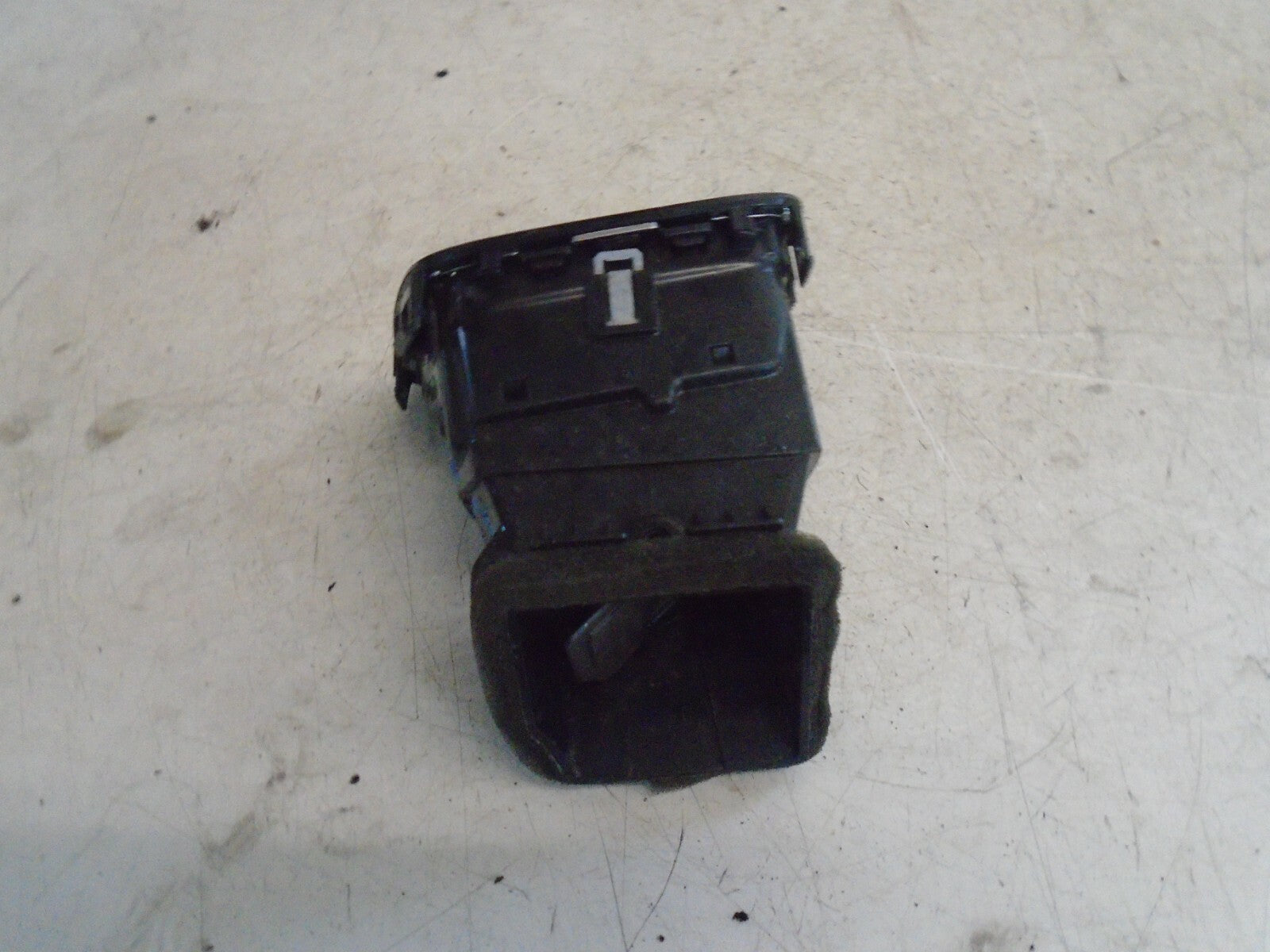 VOLKSWAGEN SCIROCCO OS DRIVER SIDE DASHBOARD AIR VENT 1K8819704
