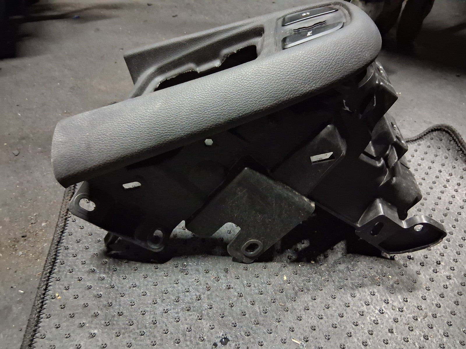 2018 VAUXHALL ZAFIRA C GEARSTICK SURROUND TRIM COVER 13454668