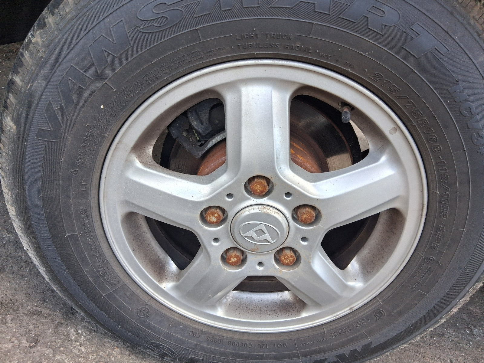 2020 SAIC LDV V80 16 INCH ALLOY WHEEL WITH TYRE 215/75R16