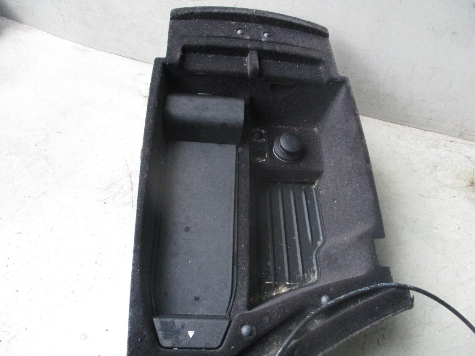 2011 BMW 5 SERIES MIDDLE CENTRE ARM REST ARMREST 51169206731-01 (ref s)