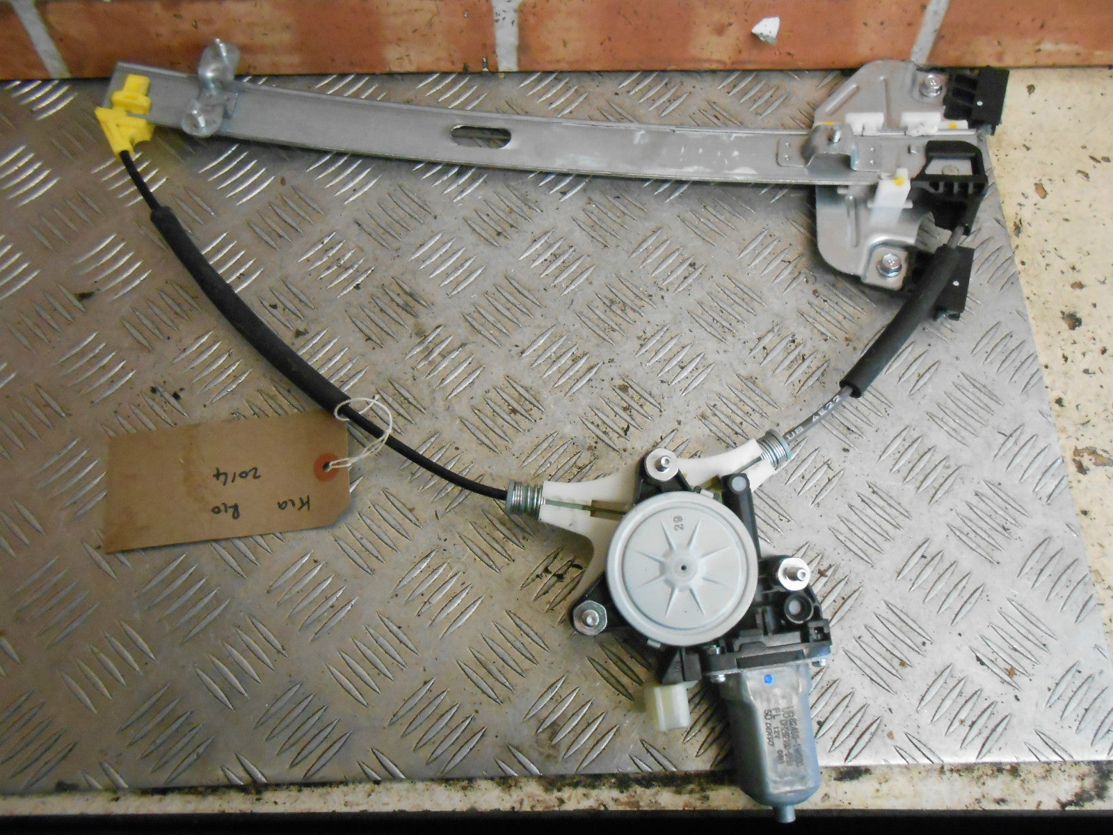 KIA RIO MK3 2014 5 DOOR NSF PASSENGER FRONT WINDOW REGULATOR MOTOR 82450-1W000