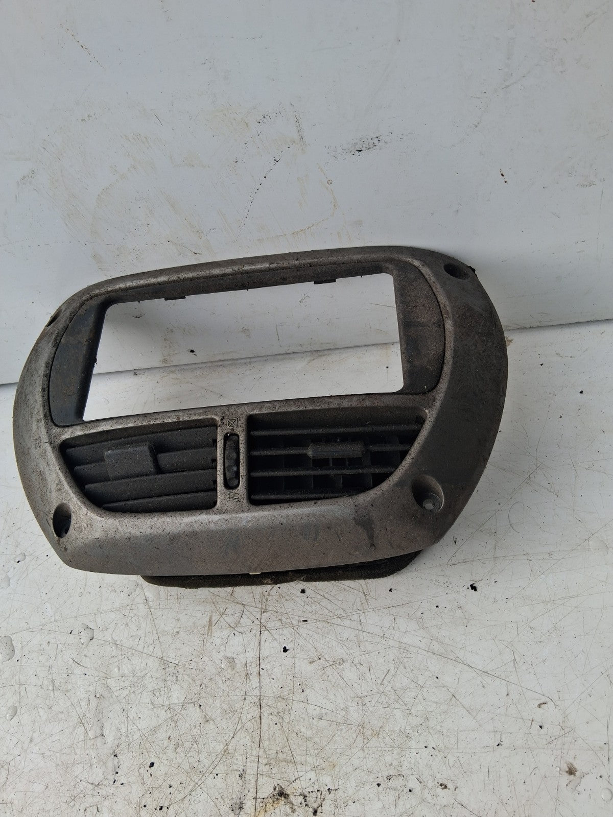 TOYOTA RAV 4 MK2 2003 CENTRE CONSOLE VENTS AND TRIM 5541042090