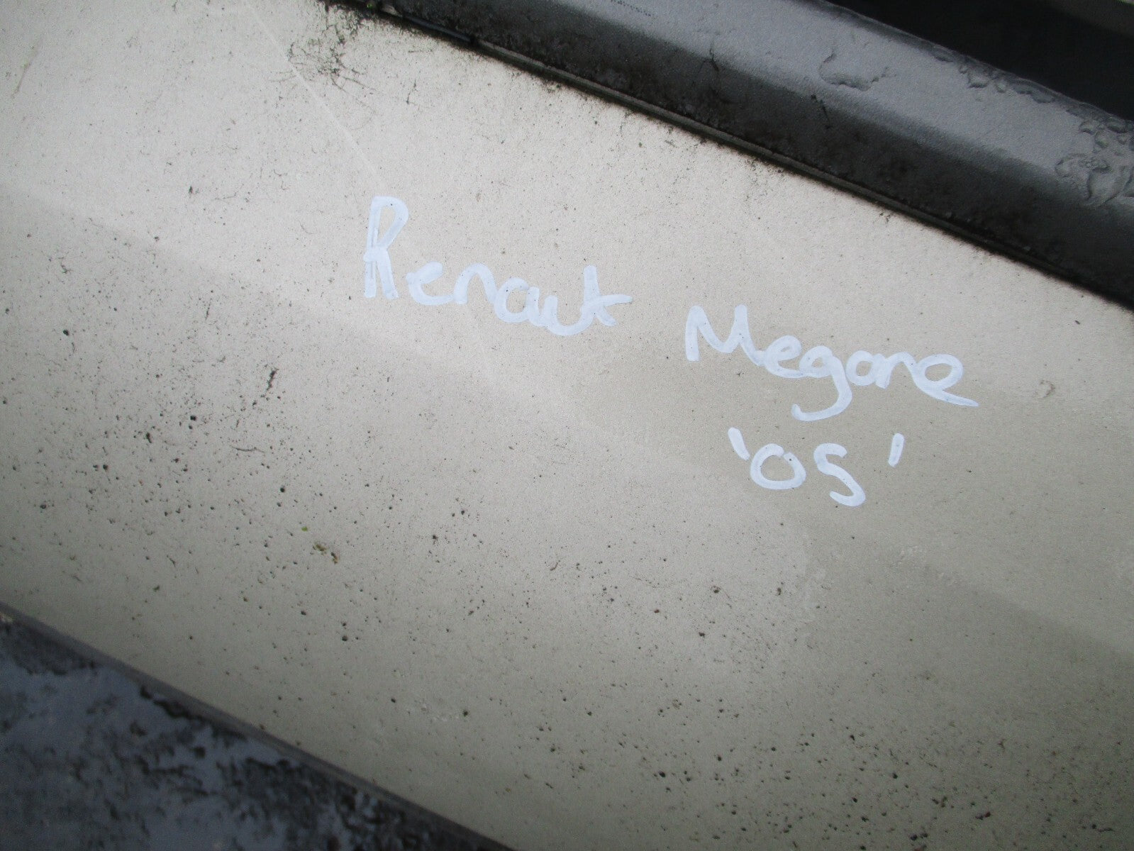 2005 RENAULT MEGANE MK2 REAR COMPLETE BUMPER GOLDEN
