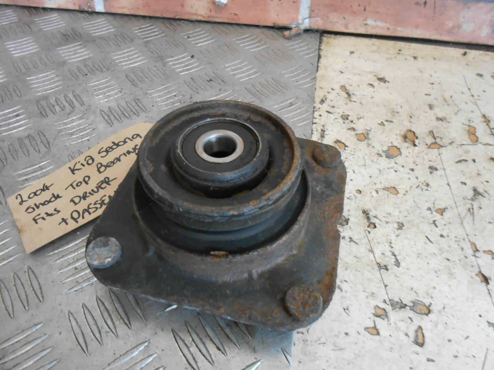 KIA SEDONA MK1 2004 2.9 PASSENGER OR DRIVER SIDE FRONT TOP SUSPENSION BEARING