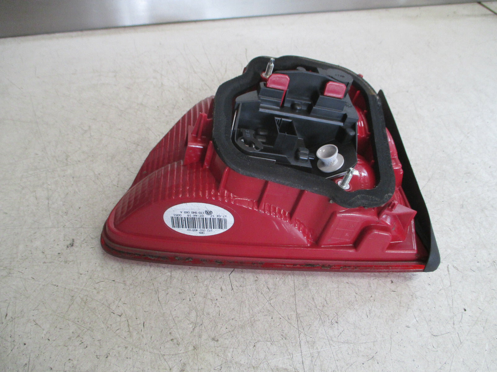 VW TOURAN 2010 - 14 NSR PASSENGER SIDE REAR INNER BOOT LIGHT LAMP LEFT TAILGATE