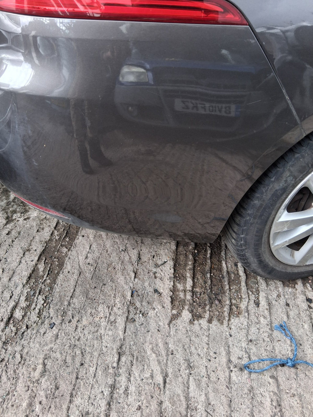 2015 PEUGEOT 308 MK2 ESTATE COMPLETE REAR BUMPER WITH PDC SENSORS GREY MOKA KKS