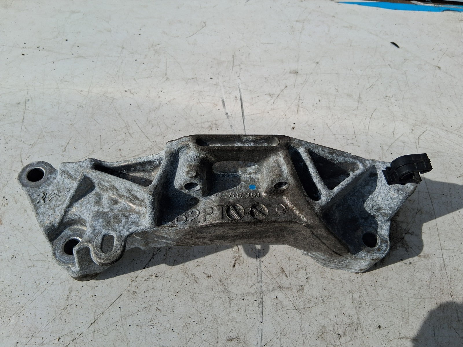 2021 CITROEN C4 MK3 1.2 PETROL ENGINE MOUNT BRACKET 9813582980