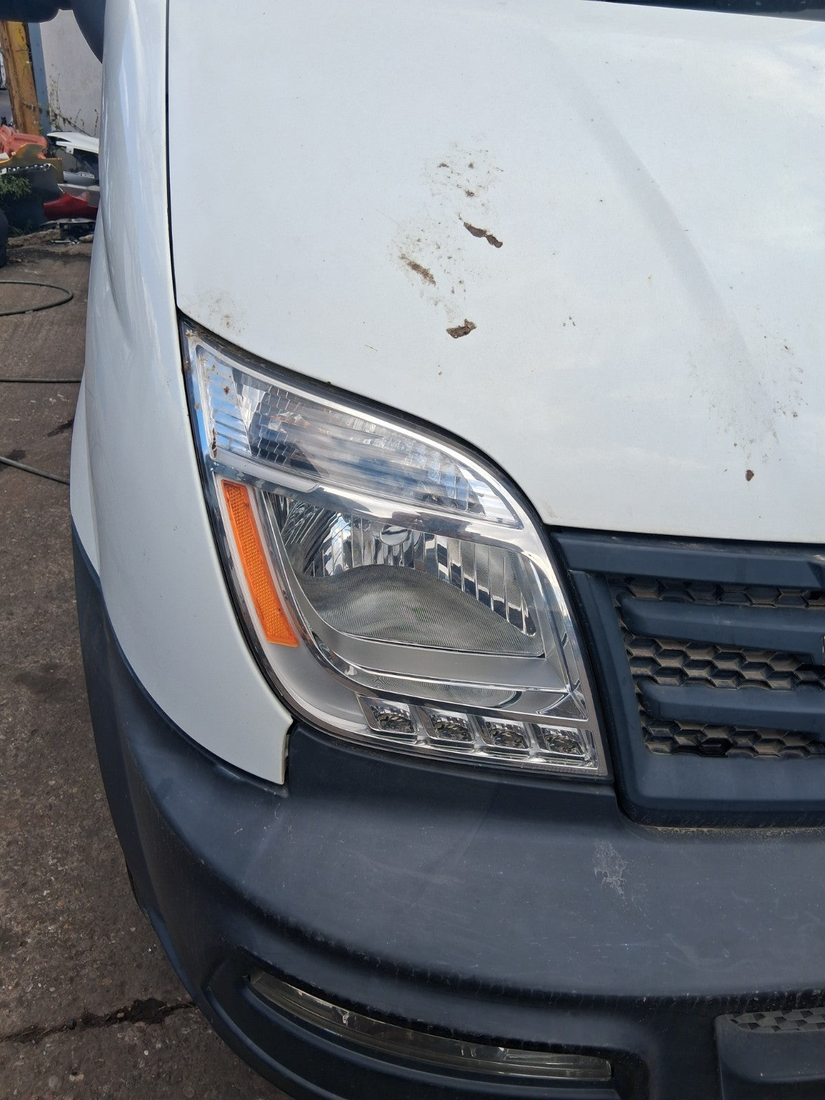 2020 SAIC LDV V80 OSF DRIVER SIDE FRONT RIGHT HEADLIGHT HEAD LAMP