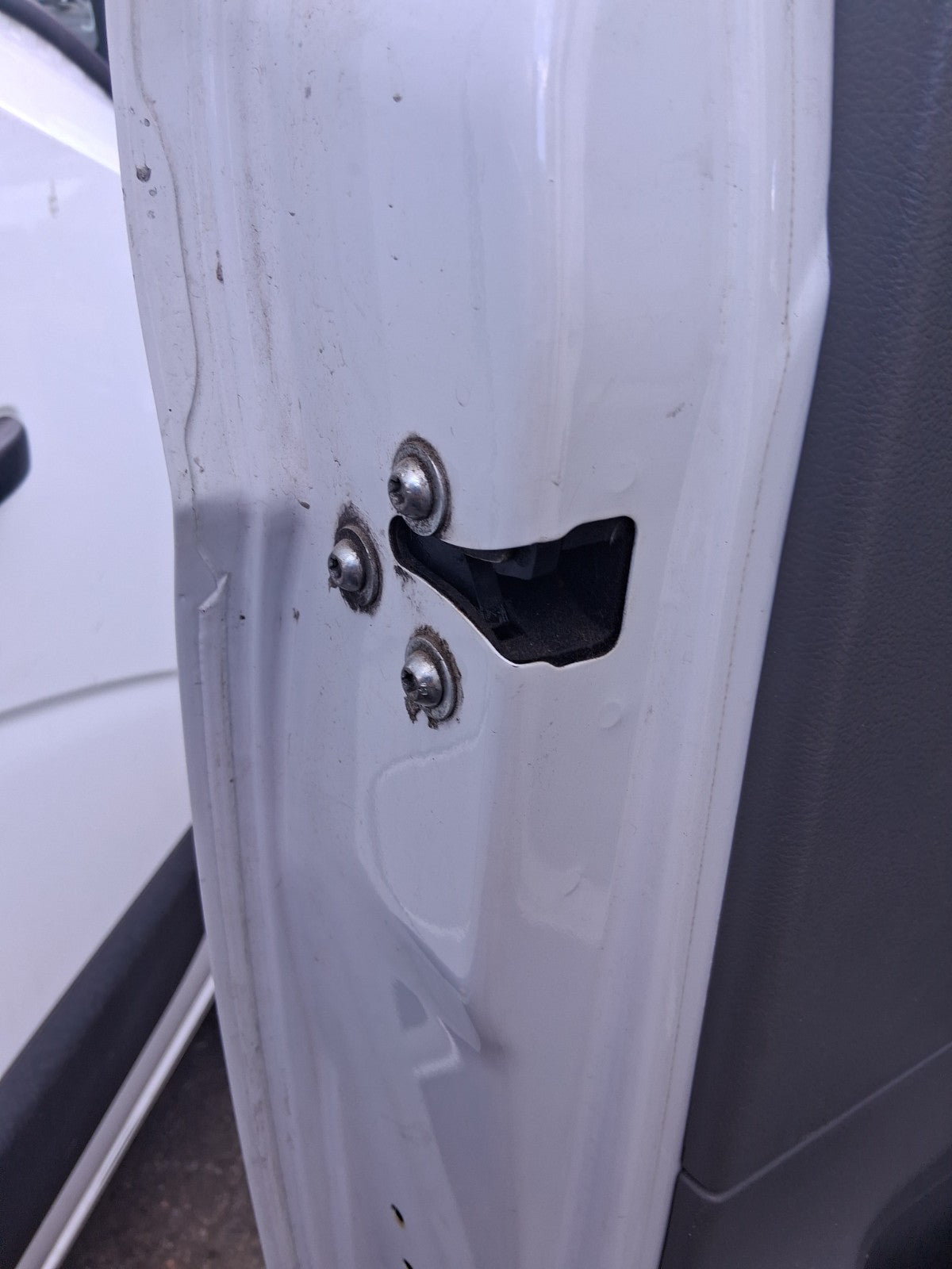 2020 SAIC LDV V80 NSF PASSENGER SIDE FRONT LEFT DOOR LOCK MECHANISM
