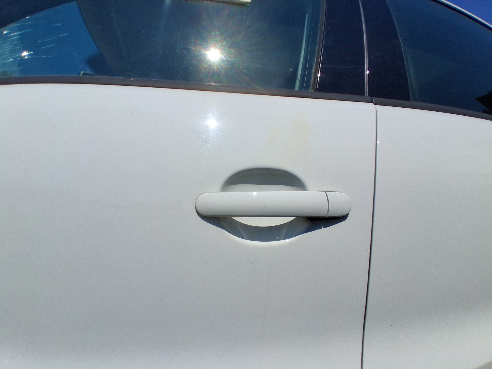 2013 VW VOLKSWAGEN TIGUAN MK1 NSF PASSENGER SIDE FRONT DOOR HANDLE WHITE LC9A