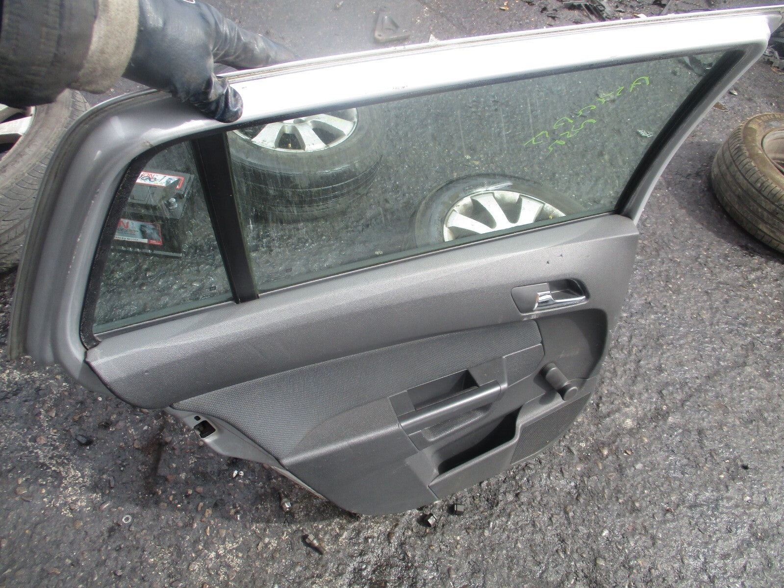 2005 VAUXHALL ASTRA H ESTATE NSR PASSENGER SIDE REAR COMPLETE DOOR SILVER Z157