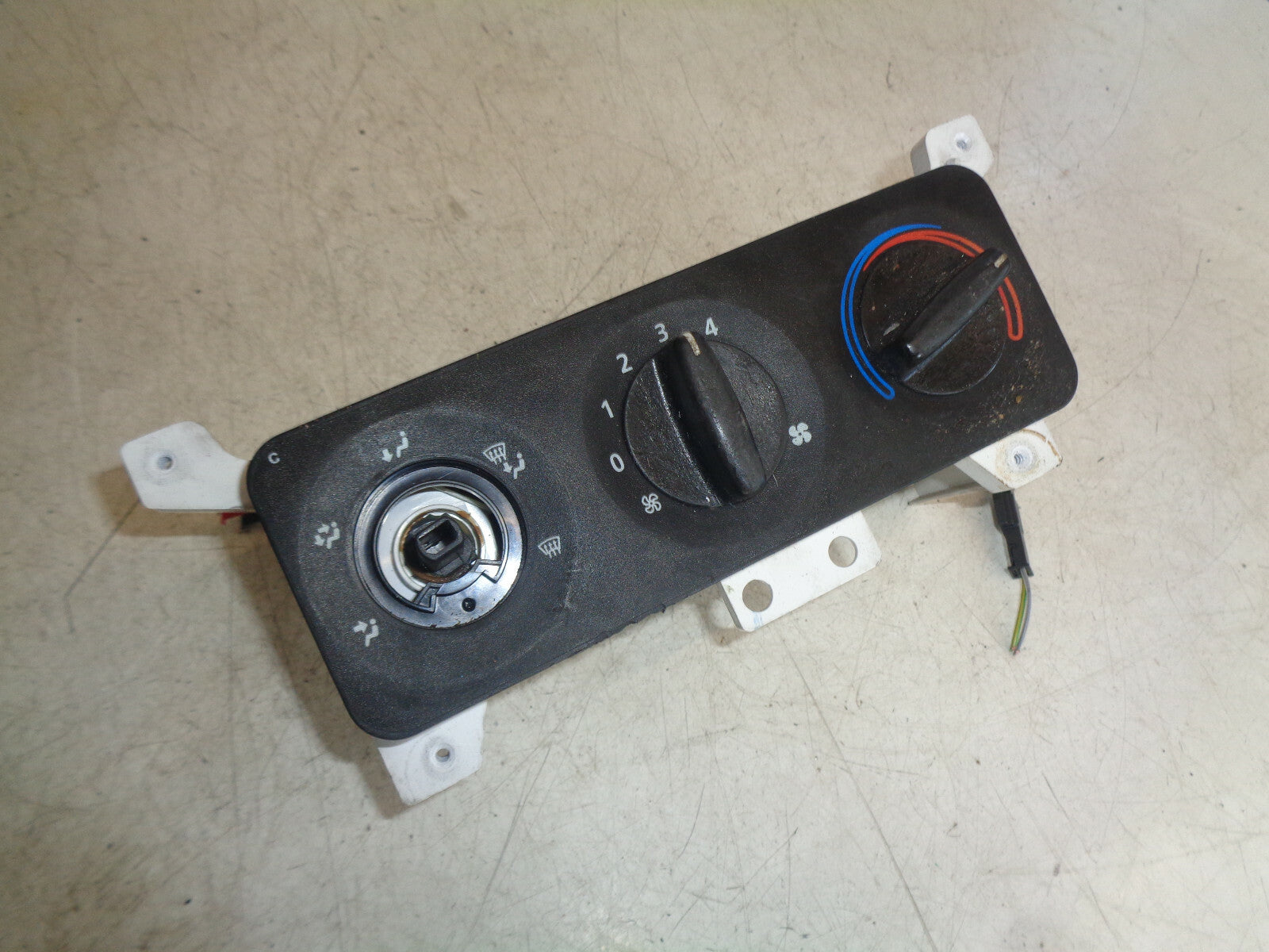 LAND ROVER FREELANDER L314 HEATER CONTROL PANEL SWITCH BUTTON DAMAGED