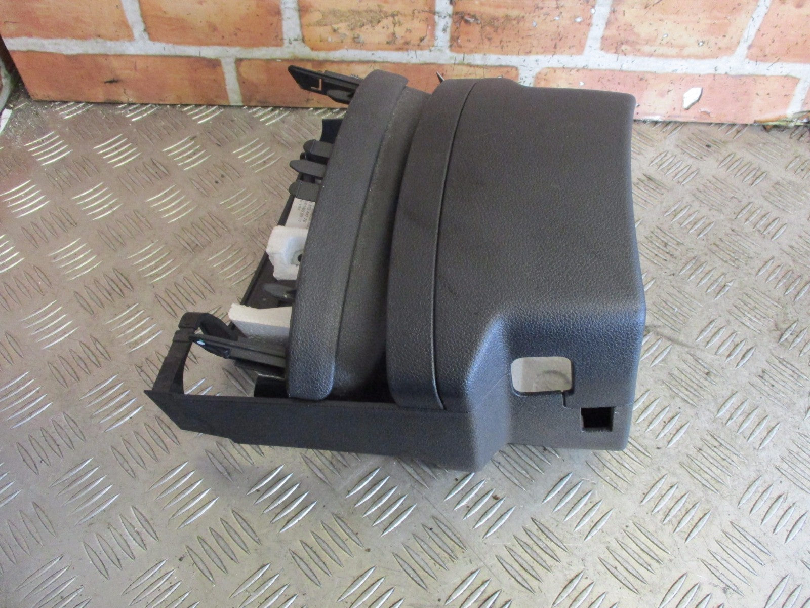 PEUGEOT 308 2013 MK1 STEERING WHEEL TRIM SURROUND COWL COWLING 96872447ZD