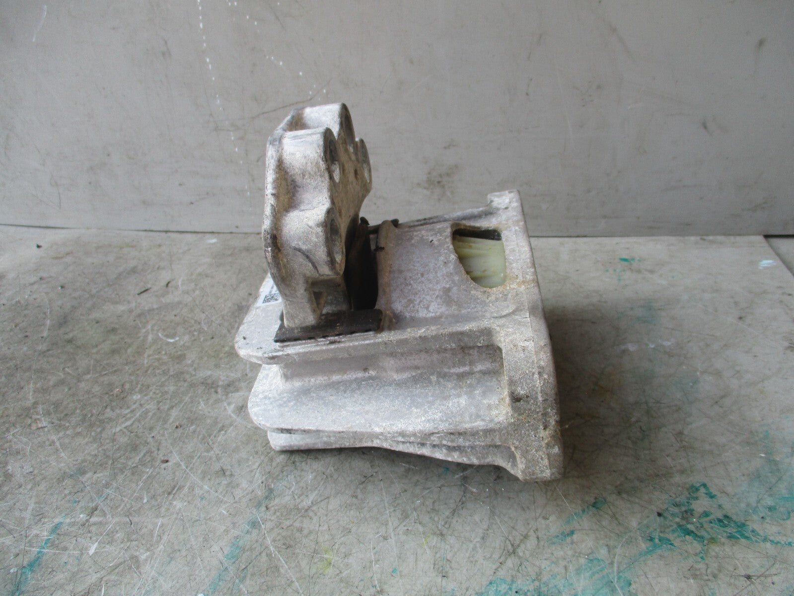 2019 FORD TRANSIT FRONT RIGHT ENGINE MOUNT GK21-6F012-CC