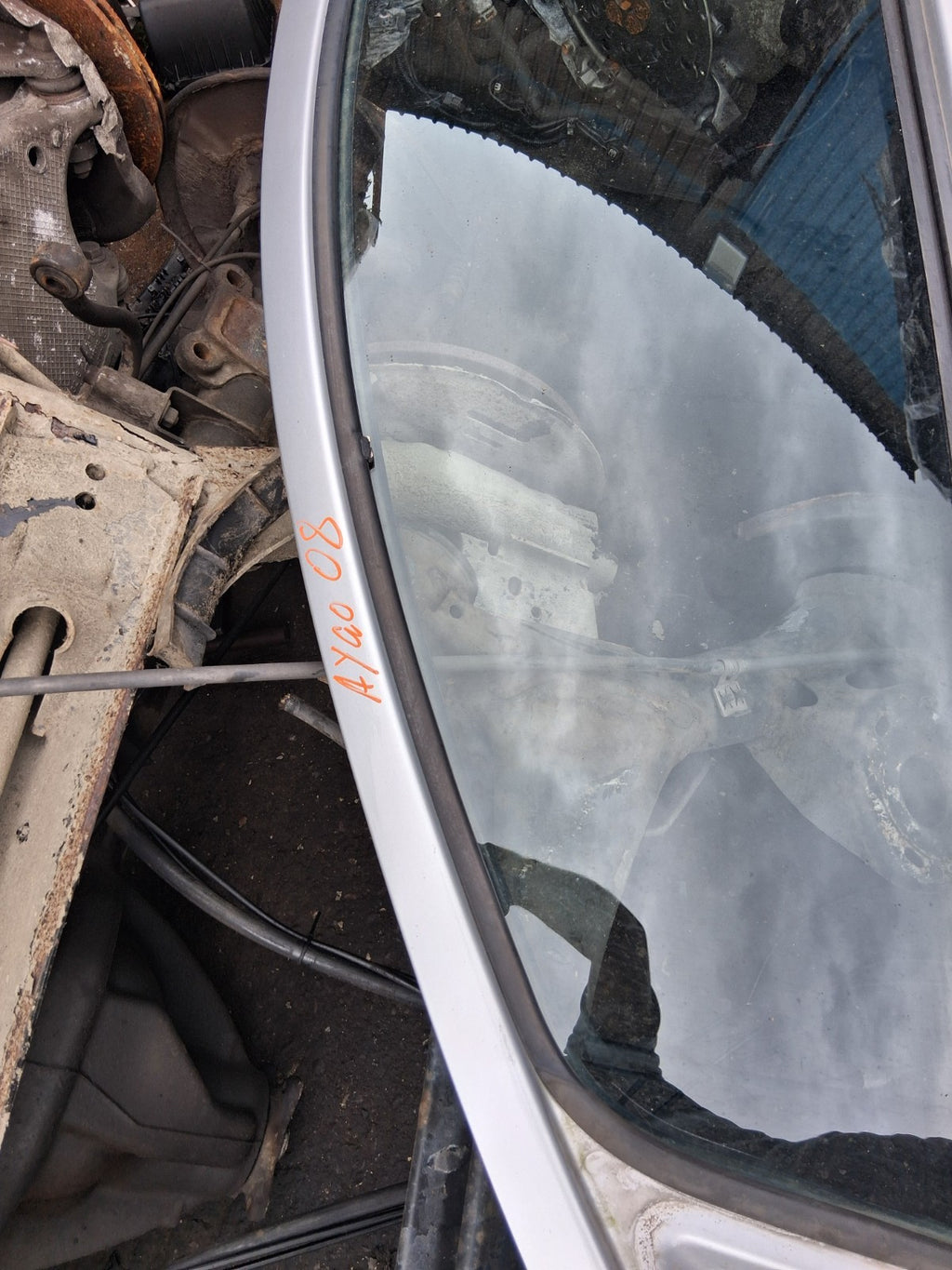 2008 TOYOTA AYGO MK1 3 DOOR NSF PASSENGER SIDE FRONT LEFT COMPLETE DOOR SILVER