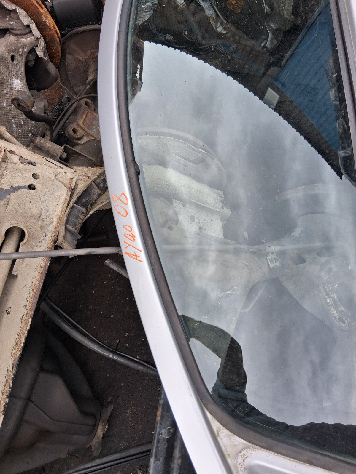 2008 TOYOTA AYGO MK1 3 DOOR NSF PASSENGER SIDE FRONT LEFT COMPLETE DOOR SILVER