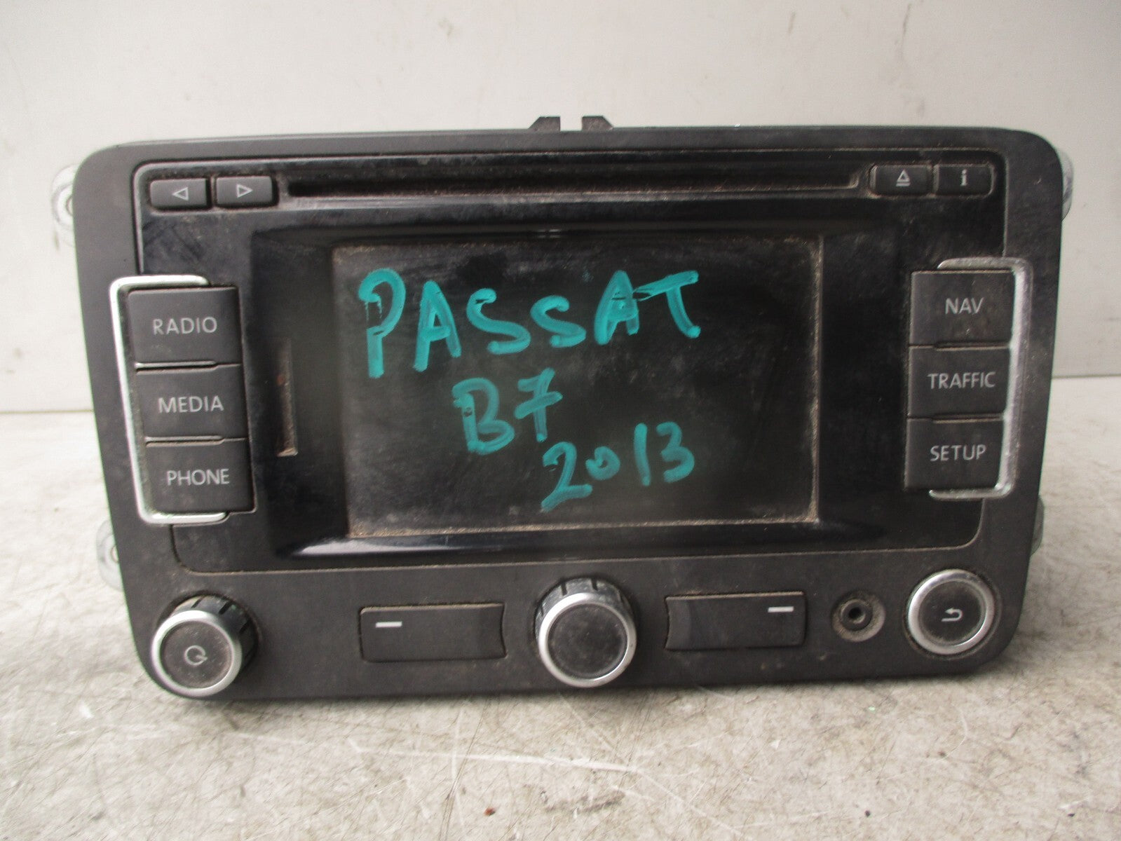 2013 VOLKSWAGEN PASSAT B7 SAT NAV RADIO CD PLAYER HEAD UNIT 3C0035279G