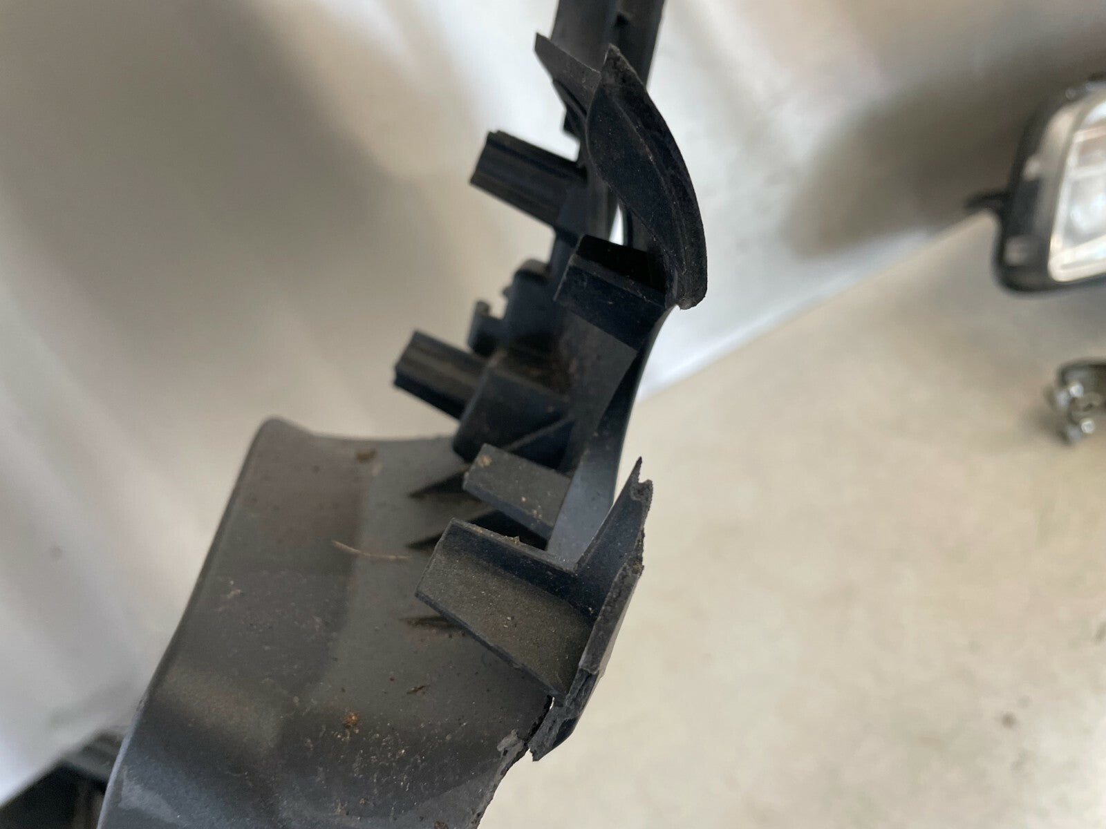 PORSCHE 2019 911 992 CARRERA 4S FRONT BRACKET MOULDING SUPPORT SPARES OR REPAIR