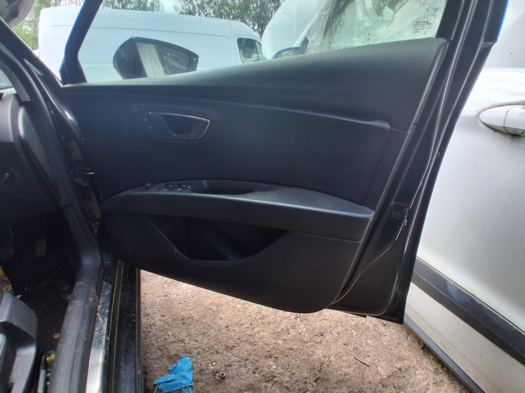 2015 SEAT LEON MK3 OSF DRIVER SIDE FRONT DOOR CARD PANEL