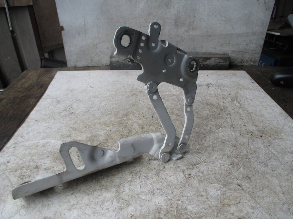 BMW 1 SERIES F20 LCI 2015 DRIVER SIDE FRONT BONNET HINGE 7336700