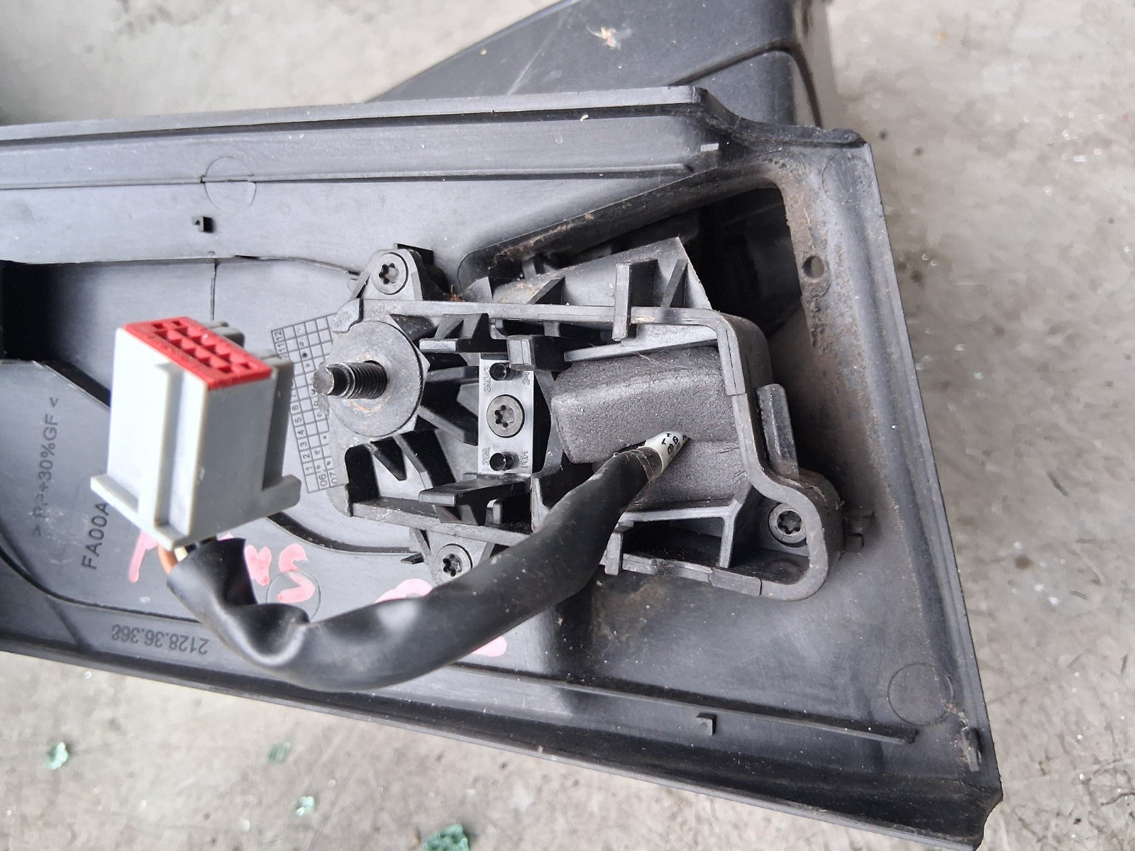 FORD FOCUS MK2 2008 OSF DRIVER SIDE FRONT RIGHT ELECTRIC WING MIRROR 9024440