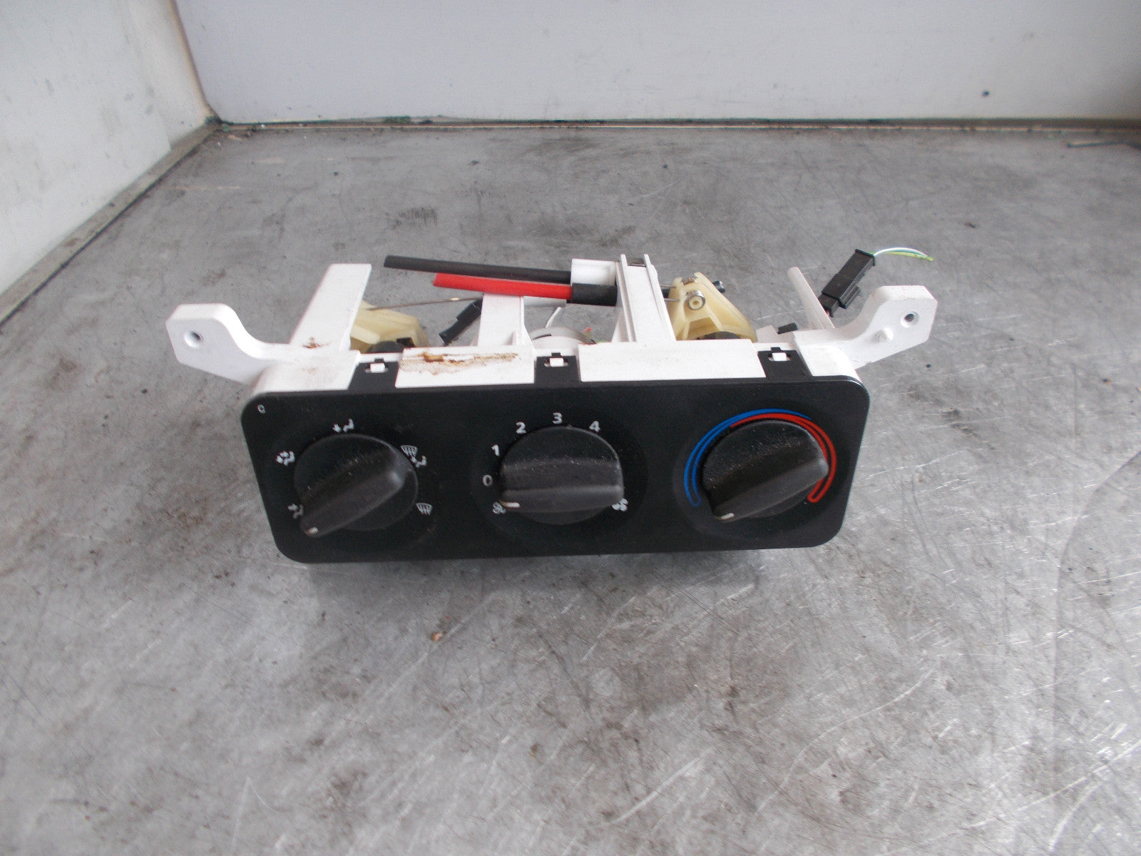 LAND ROVER FREELANDER CLIMATE CONTROL UNIT MODULE