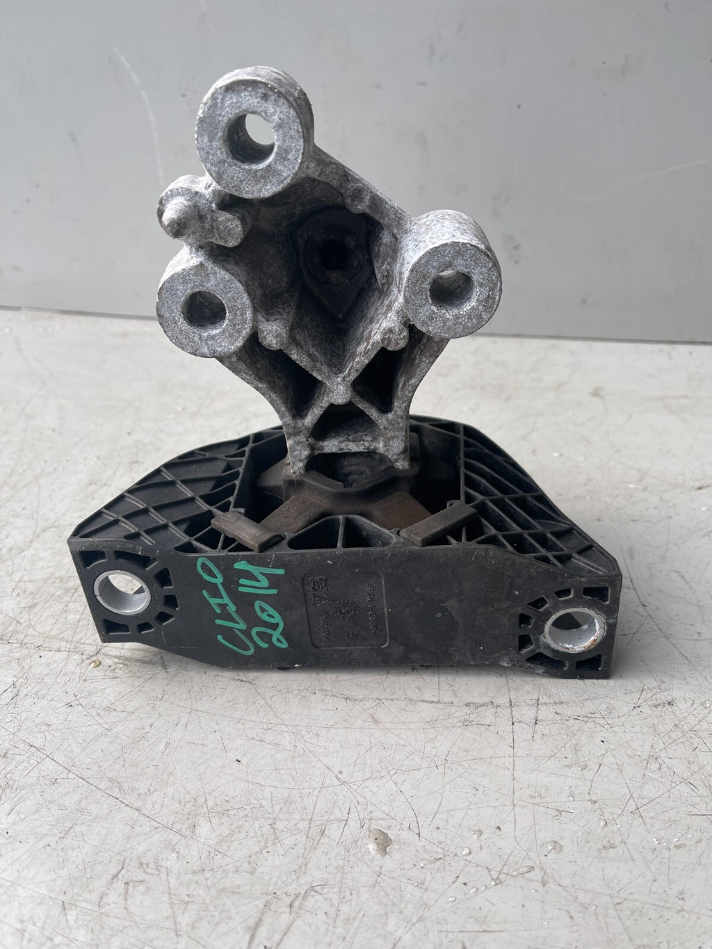 2014 RENAULT CLIO ENGINE MOUNT GEAR BOX 113752043R-A