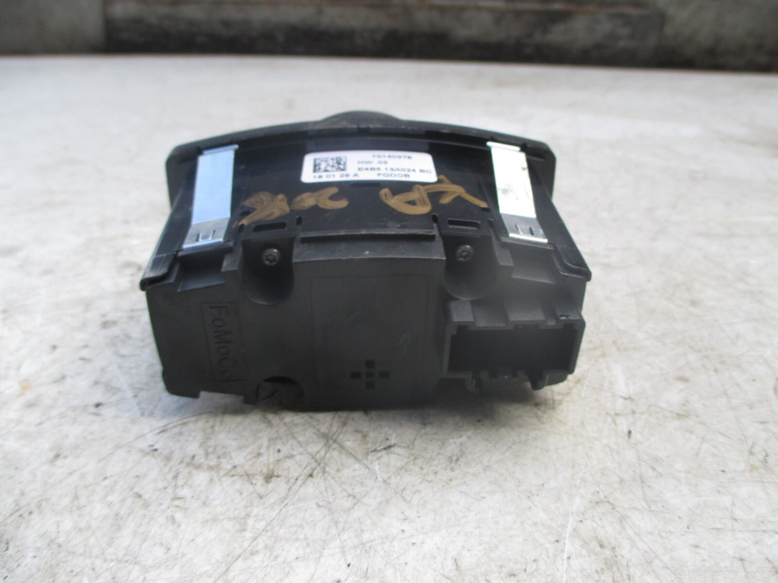 FORD KA + 2018 1.2 PETROL HEADLIGHT HEADLAMP SWITCHES E4B513A024BC