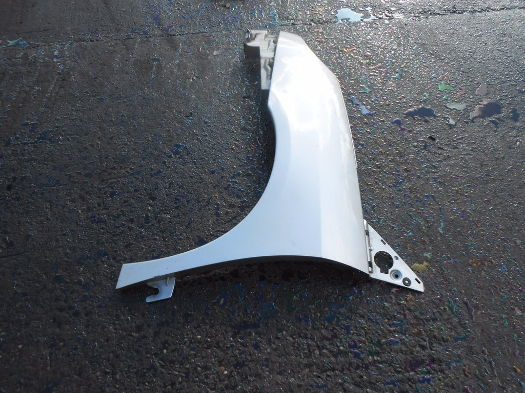 PEUGEOT 807 2005 NSF PASSENGER SIDE FRONT PLASTIC WING PANEL SILVER