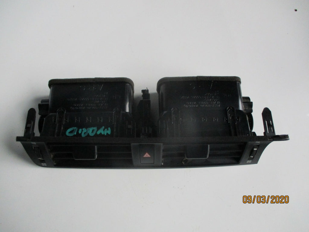 LEXUS CT 200h 2015 CENTRE DASHBOARD HEATER AIR VENT 55670-76020 55661-76060
