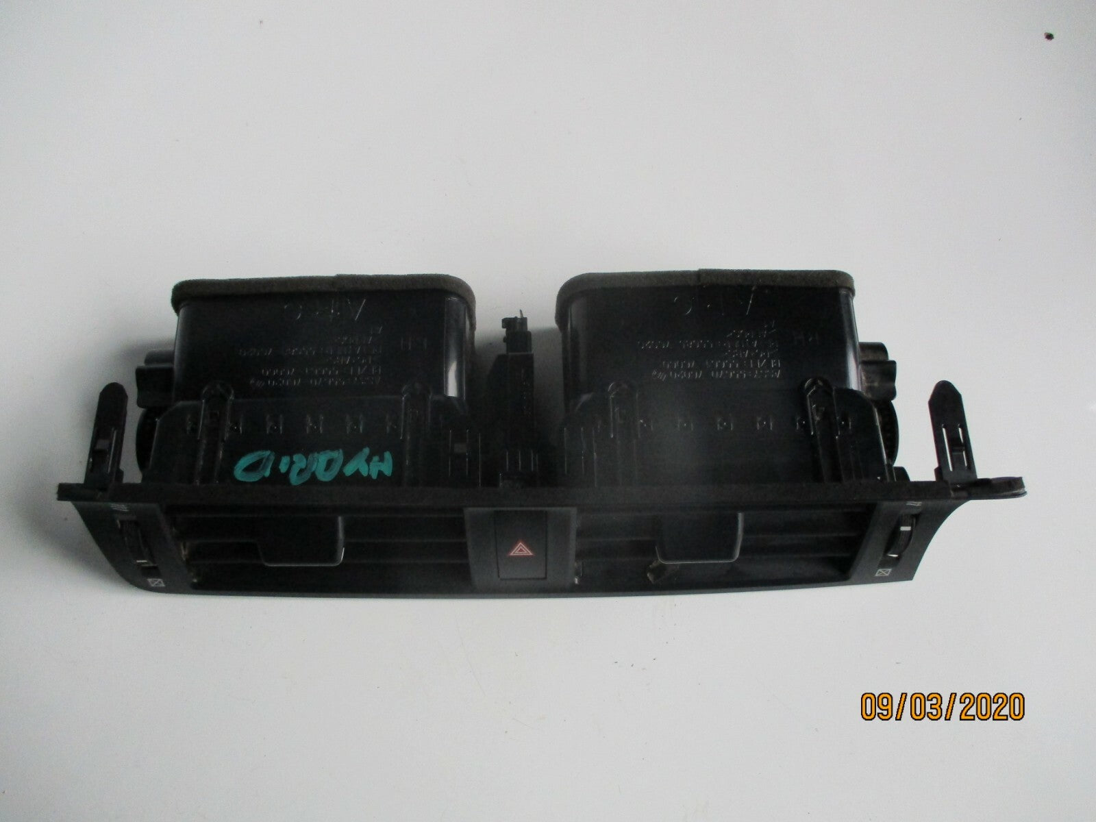 LEXUS CT 200h 2015 CENTRE DASHBOARD HEATER AIR VENT 55670-76020 55661-76060