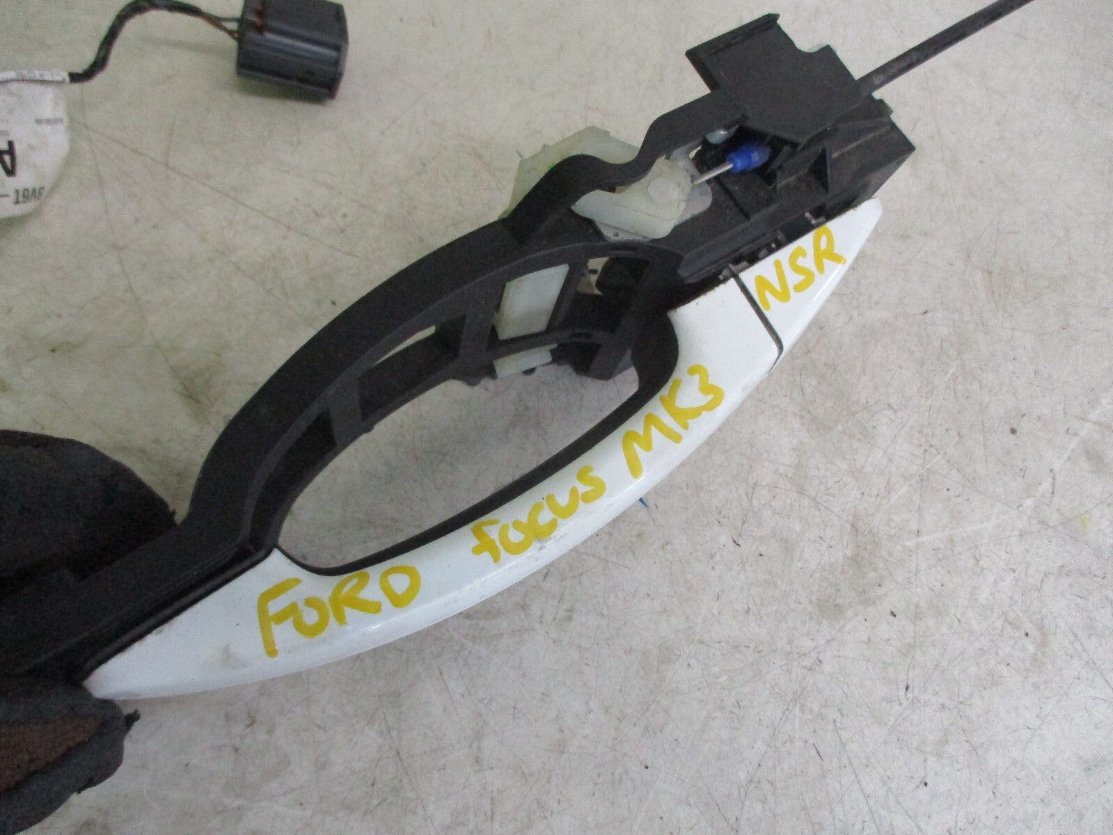 FORD FOCUS MK3 2017 HATCHBACK NSR PASSENGER SIDE REAR EXTERIOR DOOR HANDLE WHITE