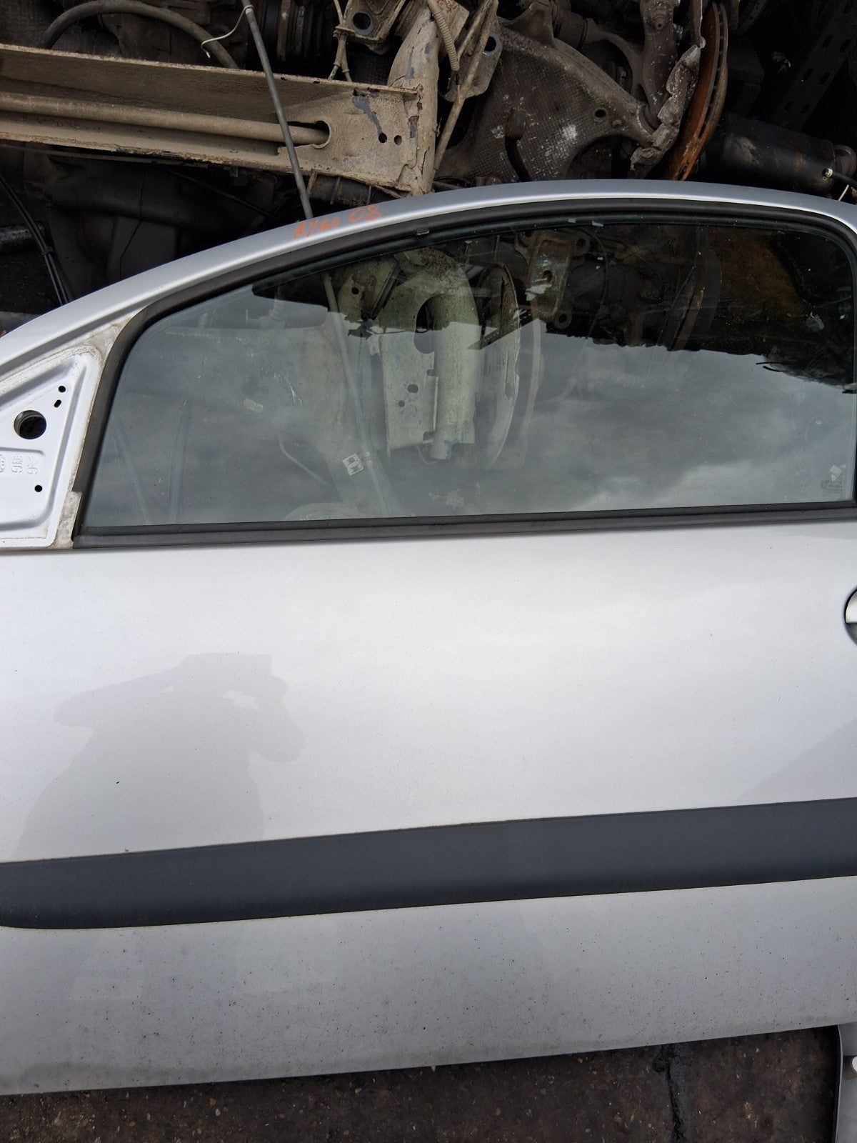 2008 TOYOTA AYGO MK1 3 DOOR NSF PASSENGER SIDE FRONT LEFT COMPLETE DOOR SILVER