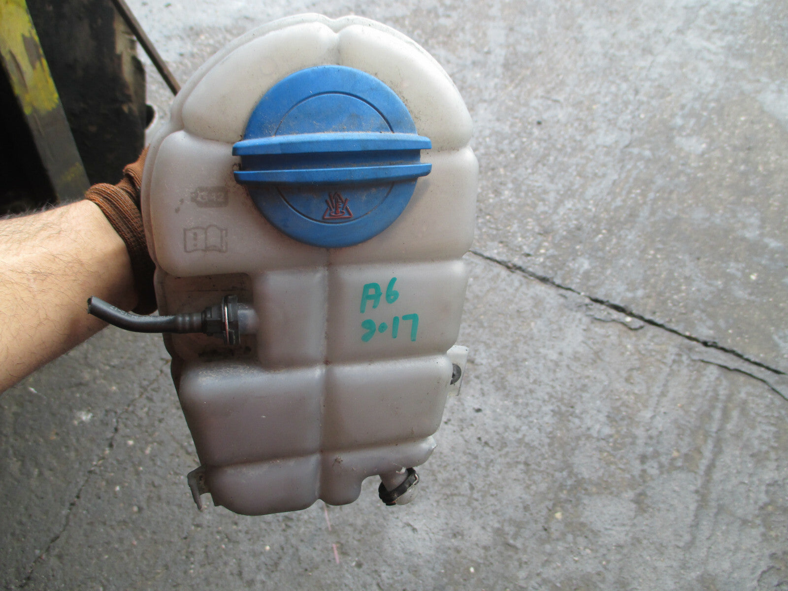 AUDI A6 2017 2.0 DIESEL COOLANT EXPANSION TANK BOTTLE 4G0121403R