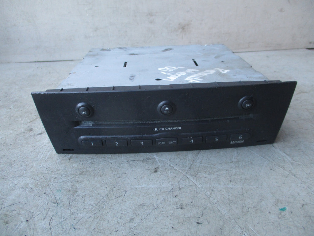 2005 RENAULT MEGANE MK2 CD PLAYER CHANGER MULTI DISC 8200485082