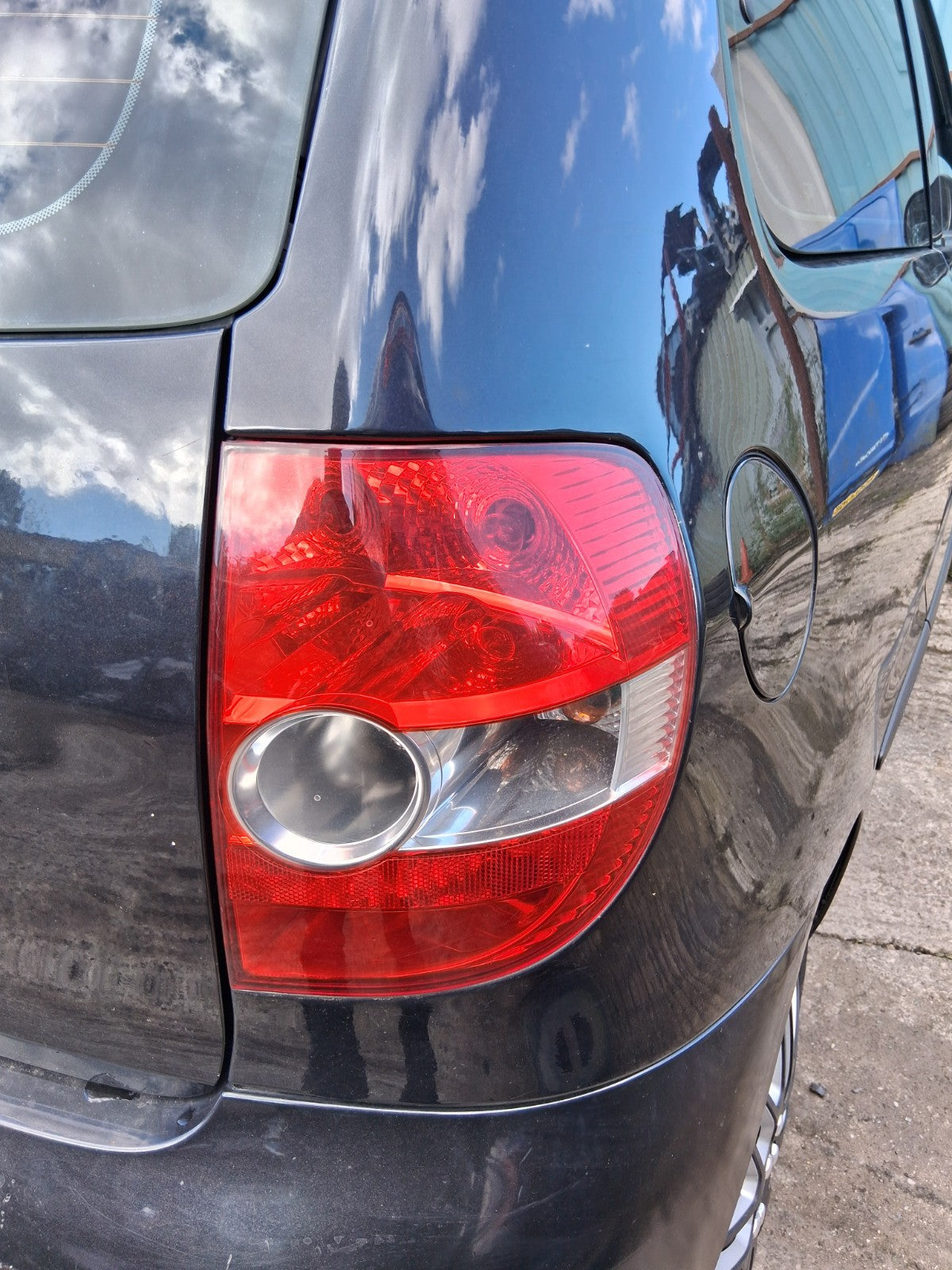 2011 VW VOLKSWAGEN FOX OSR DRIVER SIDE REAR RIGHT TAIL LIGHT