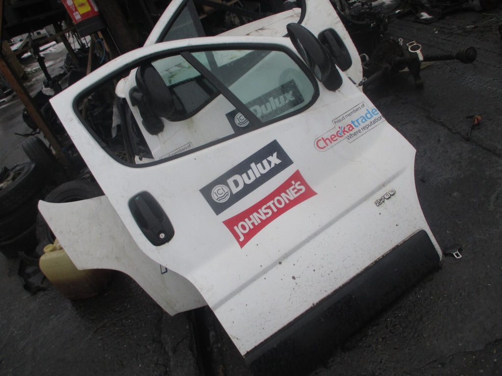 VAUXHALL VIVARO MK1 2002 OSF DRIVER SIDE FRONT DOOR WHITE