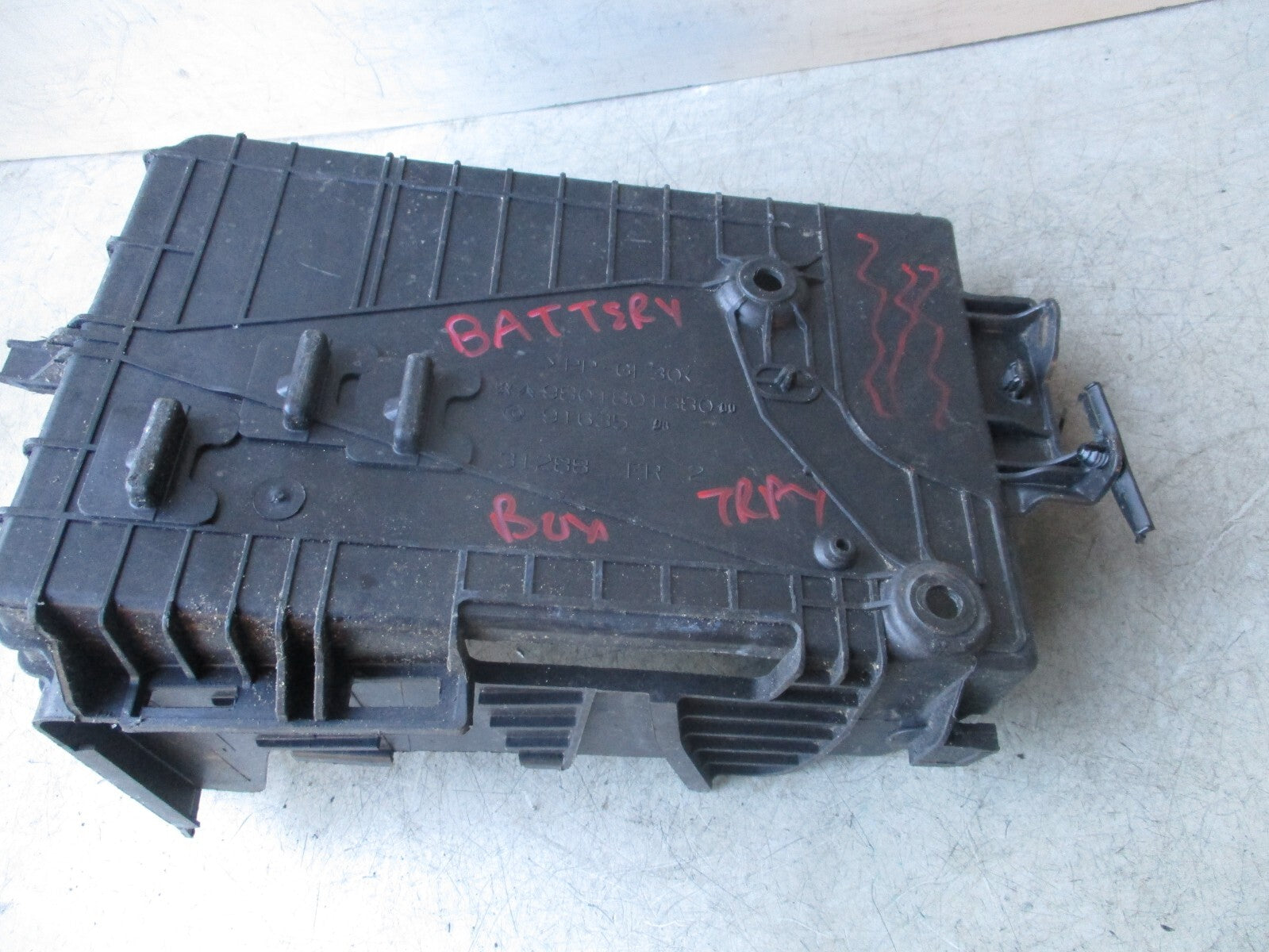 2012 CITROEN DS3 1.6 DIESEL BATTERY TRAY BOX 9801801880