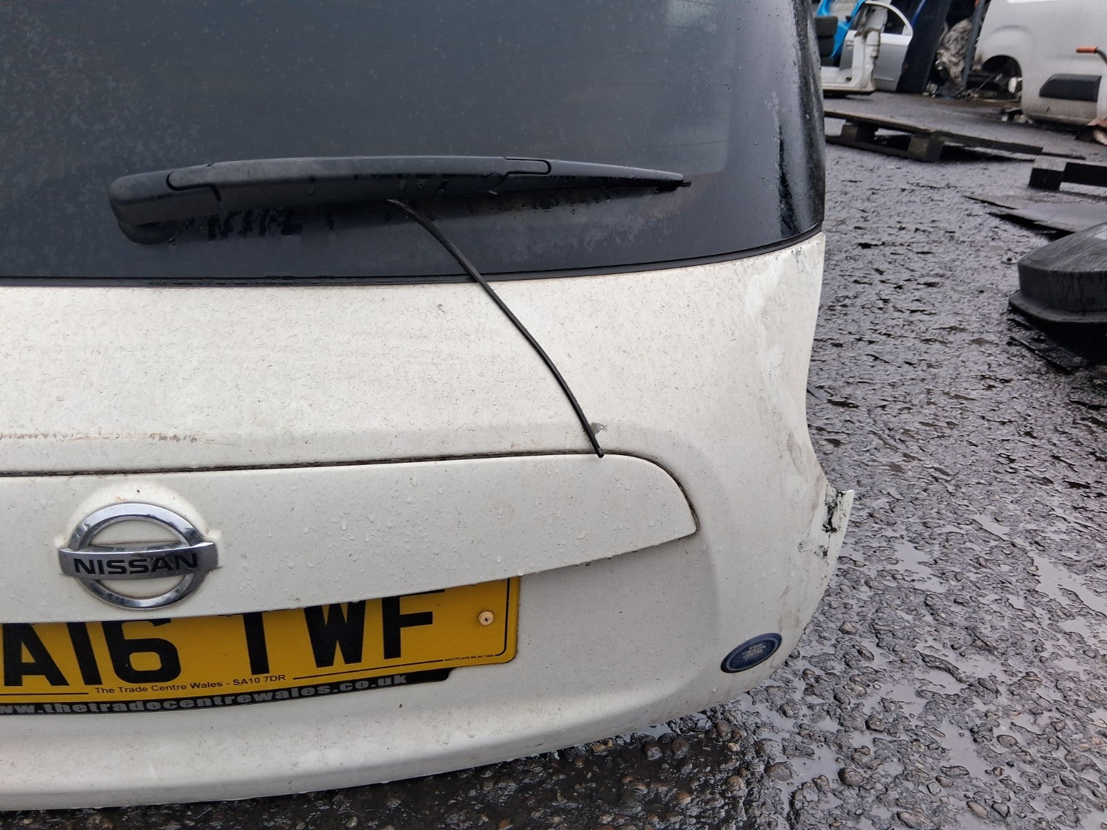 2016 NISSAN JUKE MK1 REAR COMPLETE TAILGATE BOOTLID WHITE