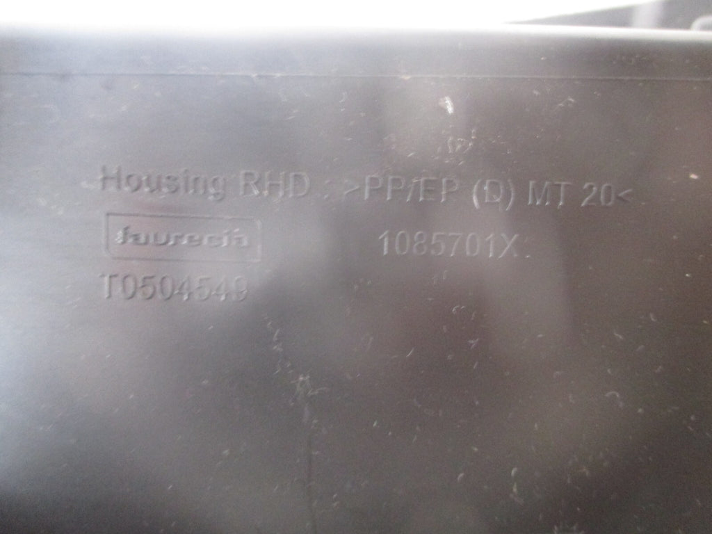 MERCEDES A CLASS W176 2018 GOLVE BOX T0504549
