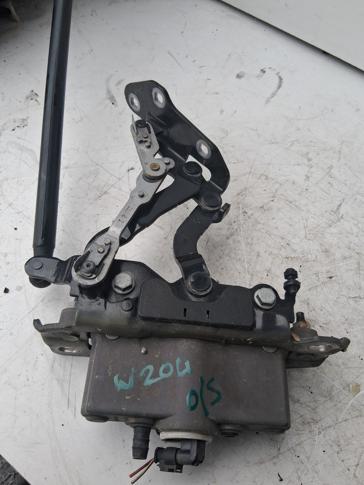 2015 MERCEDES BENZ W204 C CLASS OS DRIVER SIDE BONNET ACTUATOR FRONT A2129066301