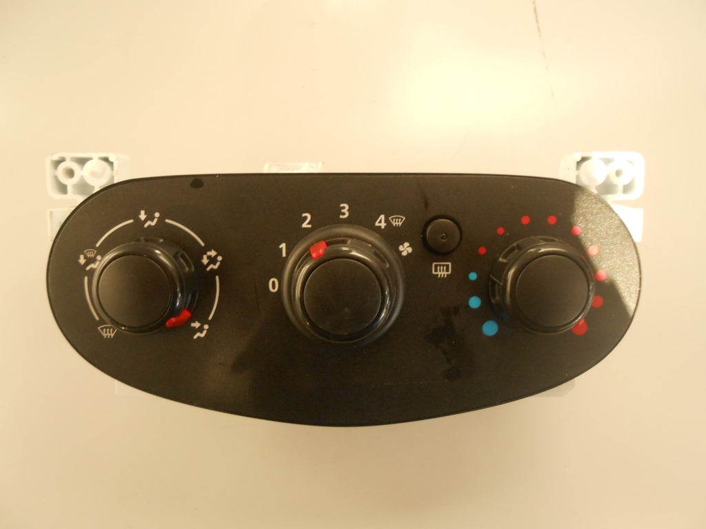 DACIA SANDERO 2015 A/C CLIMATE CONTROL SWITCH PANEL A42303300