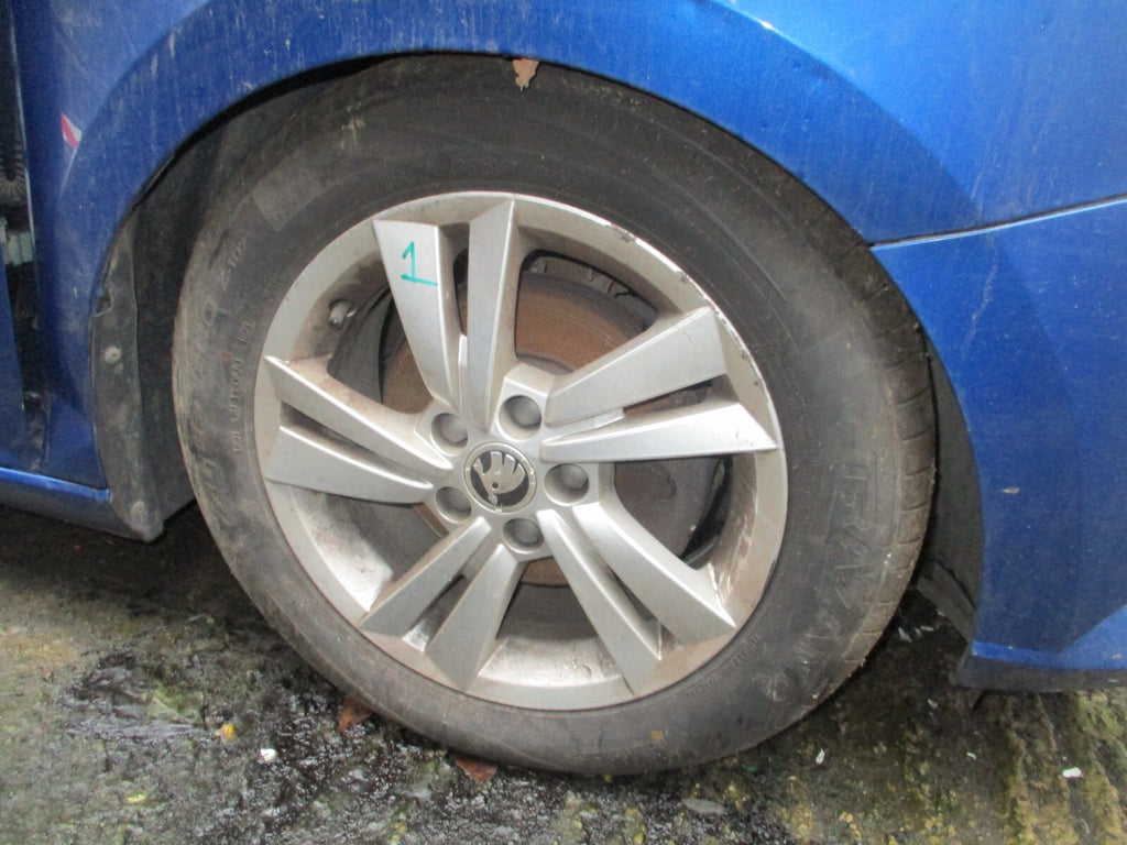 2019 SKODA FABIA MK3 NJ 15 INCH ALLOY WHEEL WITH TYRE 185/60R15 REF 1