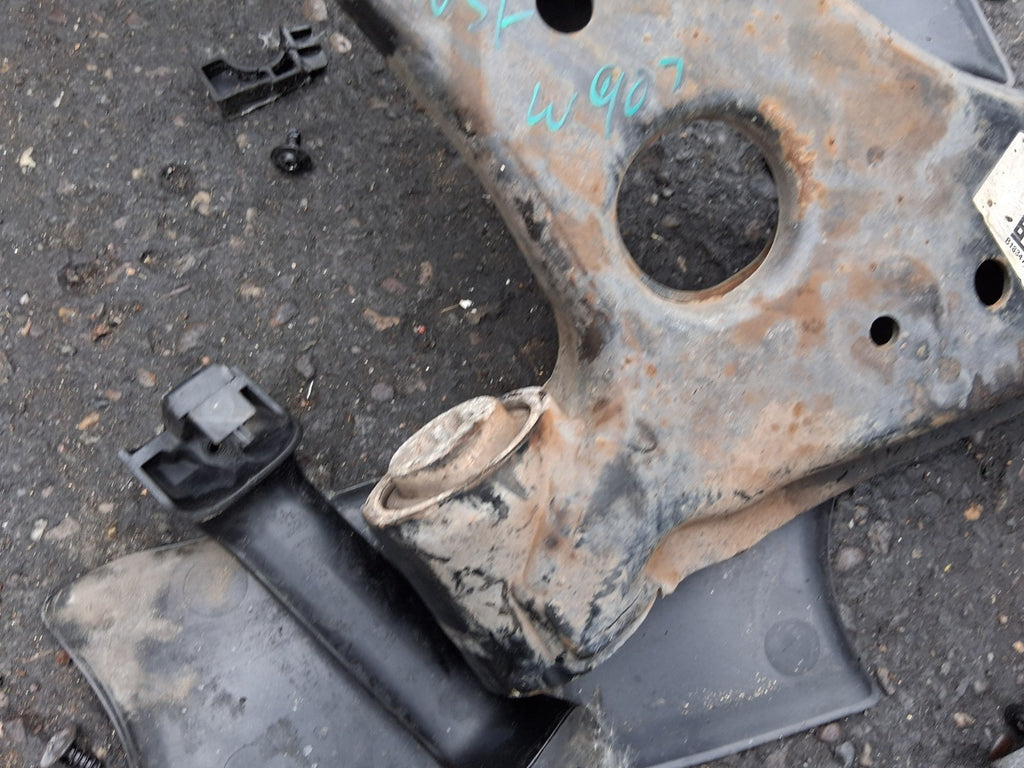 2021 MERCEDES BENZ SPRINTER W907 NSF PASSENGER FRONT LEFT WISHBONE HUB