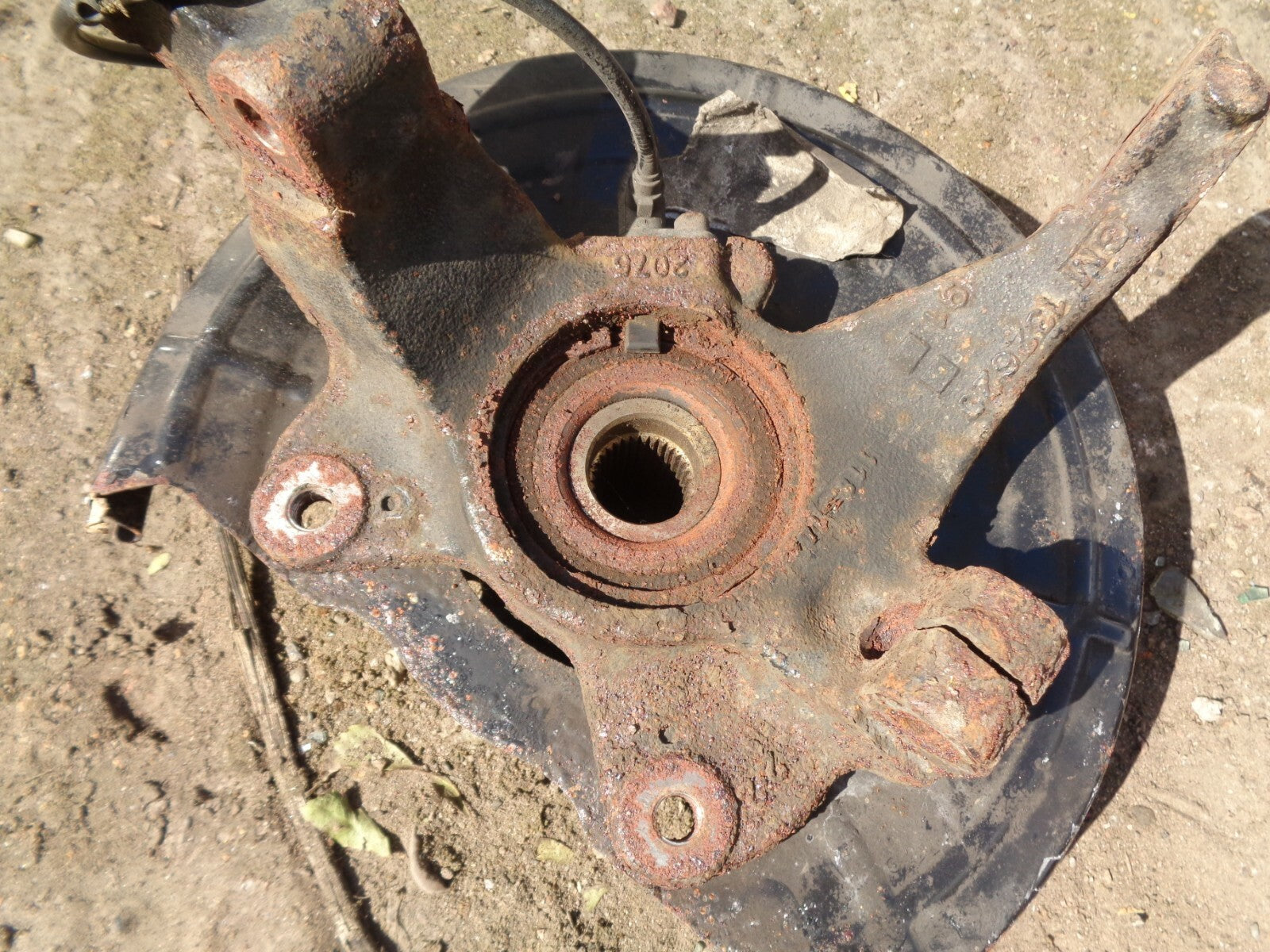 VAUXHALL ASTRA H ESTATE 2009 1.7 DIESEL OSF DRIVER SIDE FRONT WHEEL HUB BEARING